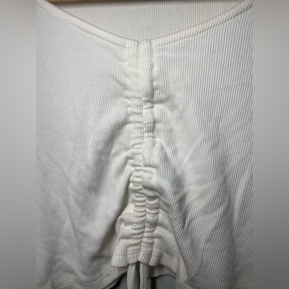 White jeaniologie cropped long sleeve shirt. Size: S, but fits like an XS - Picture 2 of 3